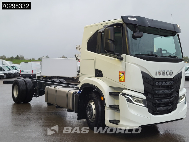 Iveco S-Way 340 4X2 NEW chassis! Automatic Navi ACC LED Euro 6 - Camión chasis: foto 3 Iveco S-Way 340 4X2 NEW chassis! Automatic Navi ACC LED Euro 6 - Camión chasis: foto 3