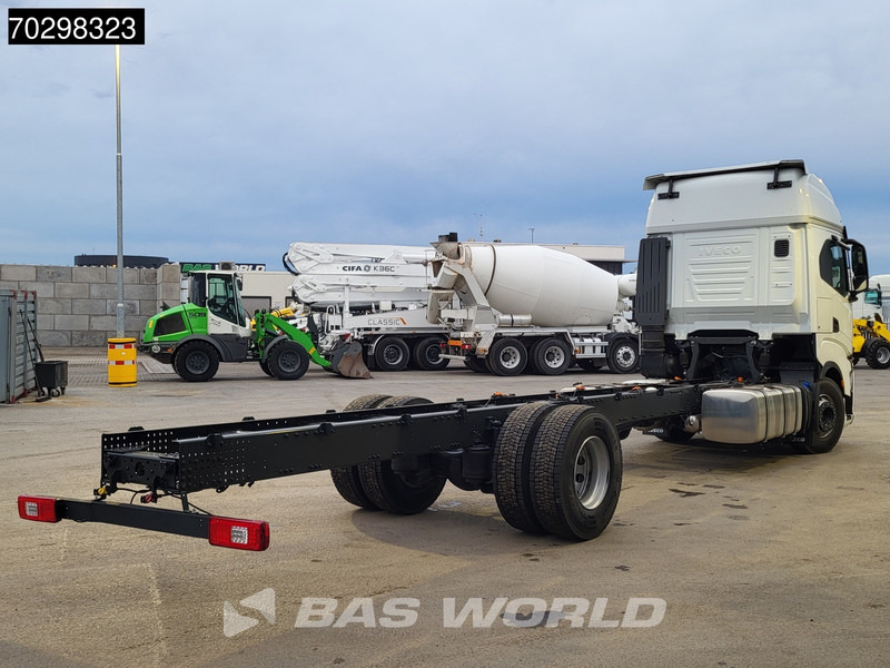 Iveco S-Way 420 4X2 NEW! Chassis, Automatic Standklima 2xTanks Euro 6 - Camión chasis: foto 5 Iveco S-Way 420 4X2 NEW! Chassis, Automatic Standklima 2xTanks Euro 6 - Camión chasis: foto 5