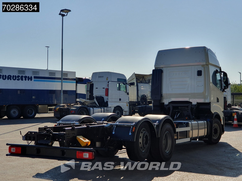 Iveco S-Way 490 6X2 NEW chassis! Retarder Standklima Lift+lenkasche PTO preparation LED Navi ACC Euro 6 - Camión chasis: foto 5 Iveco S-Way 490 6X2 NEW chassis! Retarder Standklima Lift+lenkasche PTO preparation LED Navi ACC Euro 6 - Camión chasis: foto 5