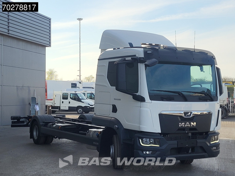 MAN TGL 12.220 4X2 NEW chassis rear air suspension Euro 5 - Camión chasis: foto 3 MAN TGL 12.220 4X2 NEW chassis rear air suspension Euro 5 - Camión chasis: foto 3
