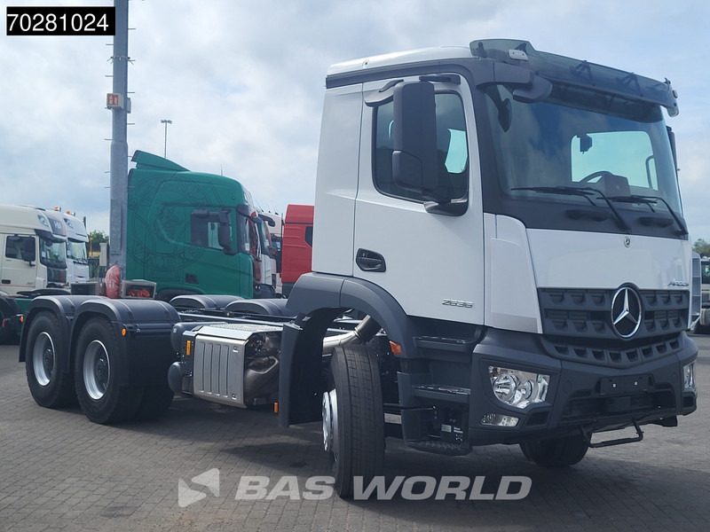 Mercedes-Benz Arocs 2636 6X4 NEW chassis Flywheel PTO Big-Axle Automatic Steelsuspension Euro 6 - Camión chasis: foto 3 Mercedes-Benz Arocs 2636 6X4 NEW chassis Flywheel PTO Big-Axle Automatic Steelsuspension Euro 6 - Camión chasis: foto 3