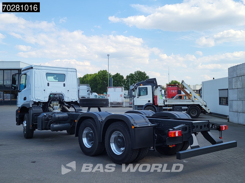 Mercedes-Benz Arocs 2640 6X4 NEW chassis Steel suspension Big-Axle Alcoa Automatic Euro 6 - Camión chasis: foto 2 Mercedes-Benz Arocs 2640 6X4 NEW chassis Steel suspension Big-Axle Alcoa Automatic Euro 6 - Camión chasis: foto 2