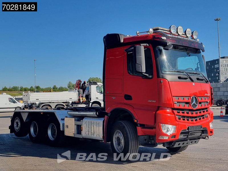 Mercedes-Benz Arocs 3258 8X4 24t Hiab XR24SL5924 Retarder Big-Axle Lift-Lenkachse Euro 6 - Camión multibasculante: foto 3 Mercedes-Benz Arocs 3258 8X4 24t Hiab XR24SL5924 Retarder Big-Axle Lift-Lenkachse Euro 6 - Camión multibasculante: foto 3