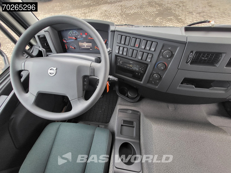 Foto del interior 1: Camión chasis nuevo Volvo FE 320 4X2 NEW 18t chassis PTO Preparation Automatic Euro 6