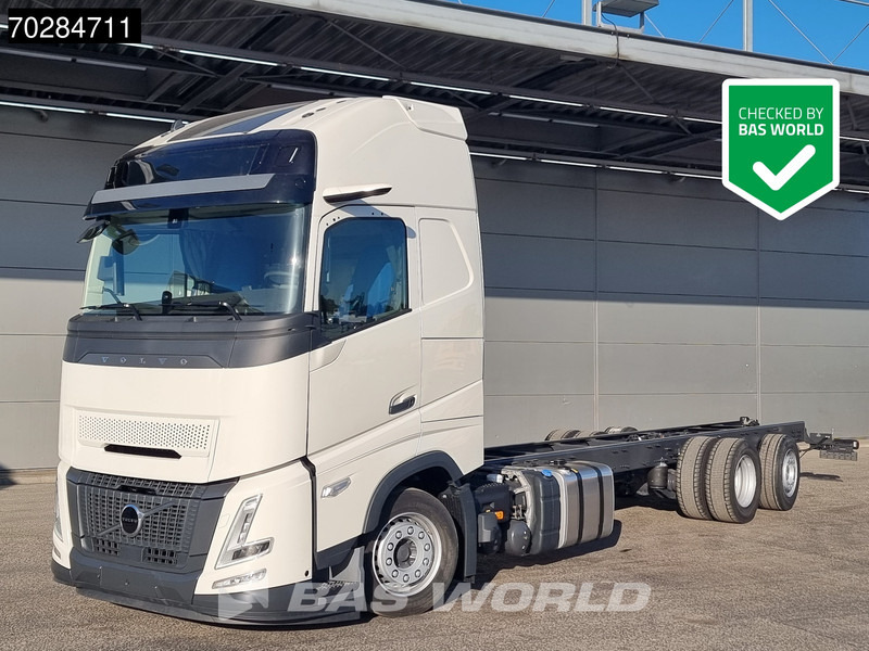 Volvo FH 62 R AERO 6X2 NEW Horsetruck chassis Lift+Lenkachse Dynamic Steering Mirror cam Euro 6 - Camión chasis: foto 1 Volvo FH 62 R AERO 6X2 NEW Horsetruck chassis Lift+Lenkachse Dynamic Steering Mirror cam Euro 6 - Camión chasis: foto 1