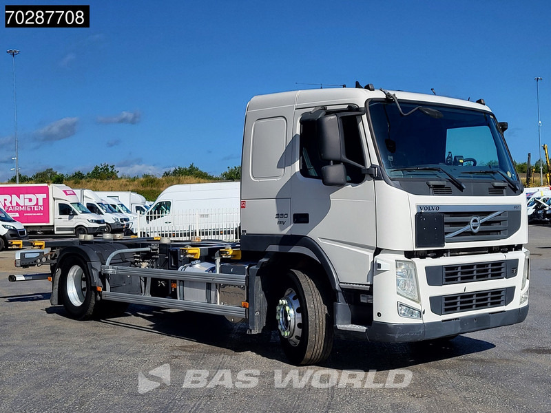 Volvo FM 330 4X2 4,60m Wheelbase BDF Automatic Euro 5 - Camión portacontenedore/ Intercambiable: foto 3 Volvo FM 330 4X2 4,60m Wheelbase BDF Automatic Euro 5 - Camión portacontenedore/ Intercambiable: foto 3