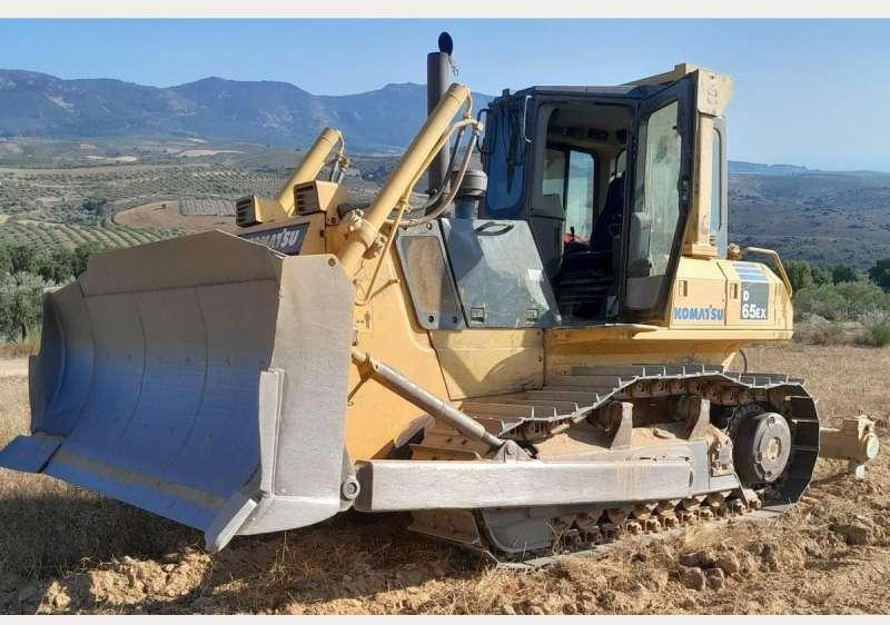 Komatsu D65EX-15 - Bulldozer: foto 1 Komatsu D65EX-15 - Bulldozer: foto 1
