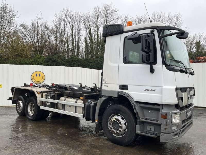 Mercedes ACTROS 2544 - Camión multibasculante: foto 1 Mercedes ACTROS 2544 - Camión multibasculante: foto 1