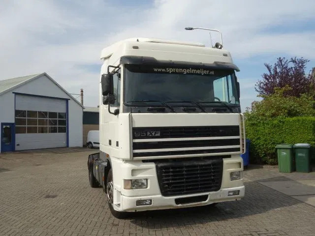DAF XF 430 EURO3 MANAULE GEAR - Cabeza tractora: foto 1 DAF XF 430 EURO3 MANAULE GEAR - Cabeza tractora: foto 1