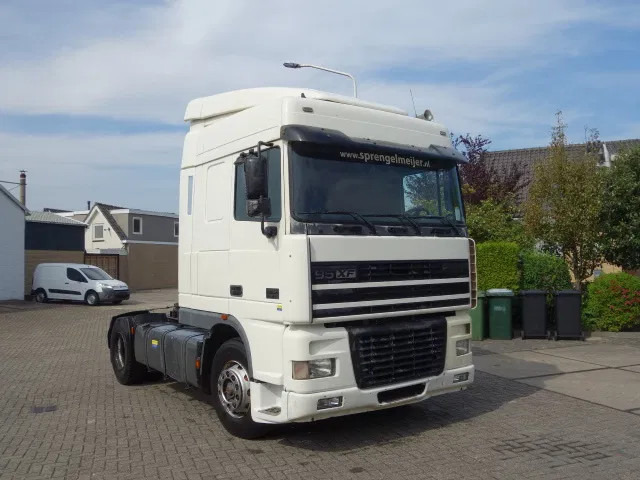 DAF XF 430 euro3 manual gear - Cabeza tractora: foto 2 DAF XF 430 euro3 manual gear - Cabeza tractora: foto 2