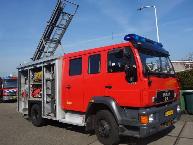 MAN 15 224-with winch 2500liter water tank,ziegler pomp - Camión de bomberos: foto 1 MAN 15 224-with winch 2500liter water tank,ziegler pomp - Camión de bomberos: foto 1