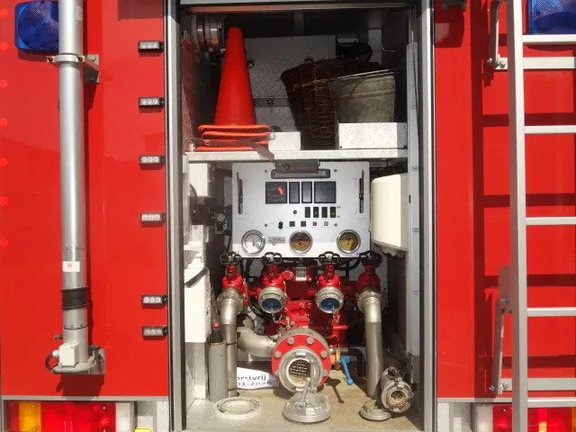MAN LE 220C GODIVA POMP 2000 LITER TANK,MANUAL GEARBOX - Camión de bomberos: foto 2 MAN LE 220C GODIVA POMP 2000 LITER TANK,MANUAL GEARBOX - Camión de bomberos: foto 2