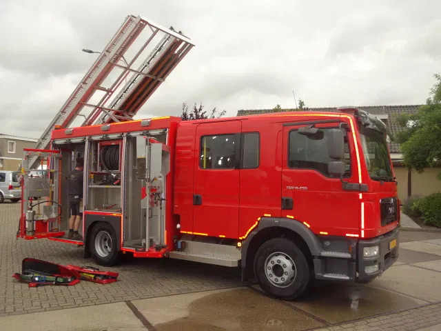 MAN TGM 15.250 FIRE TRUCK,2000 LITER TANK, FOAM TANK, AIRCO - Camión de bomberos: foto 1 MAN TGM 15.250 FIRE TRUCK,2000 LITER TANK, FOAM TANK, AIRCO - Camión de bomberos: foto 1