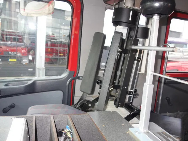 Leasing para Mercedes-Benz Actros 1831 4X4 ZIEGLER BOMBEROS POMP,2500 L TANK Mercedes-Benz Actros 1831 4X4 ZIEGLER BOMBEROS POMP,2500 L TANK: foto 11