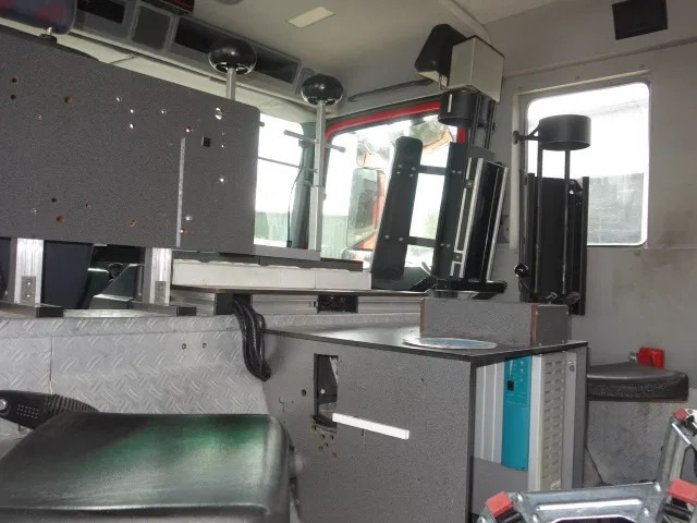 Leasing para Mercedes-Benz Actros 1831 4X4 ZIEGLER BOMBEROS POMP,2500 L TANK Mercedes-Benz Actros 1831 4X4 ZIEGLER BOMBEROS POMP,2500 L TANK: foto 16