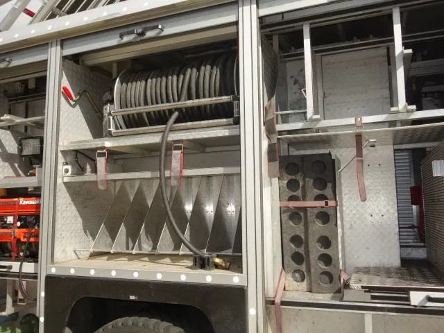 Leasing para Mercedes-Benz Actros 1831 4X4 ZIEGLER BOMBEROS POMP,2500 L TANK Mercedes-Benz Actros 1831 4X4 ZIEGLER BOMBEROS POMP,2500 L TANK: foto 6