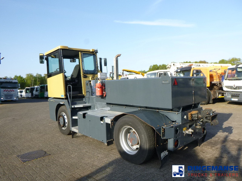 MOL RM 255 4X4 terminal drawbar tractor 150 ton - Cabeza tractora: foto 3 MOL RM 255 4X4 terminal drawbar tractor 150 ton - Cabeza tractora: foto 3