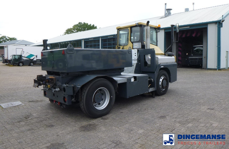 MOL RM 255 4X4 terminal drawbar tractor 150 ton - Cabeza tractora: foto 4 MOL RM 255 4X4 terminal drawbar tractor 150 ton - Cabeza tractora: foto 4