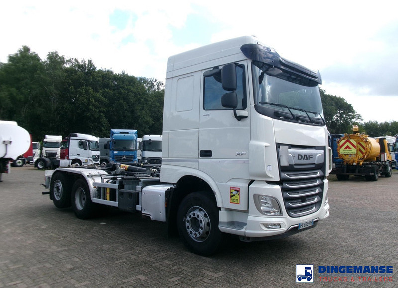 DAF XF 480 FAN 6x2 Hyva container hook 20 t - Camión multibasculante: foto 2 DAF XF 480 FAN 6x2 Hyva container hook 20 t - Camión multibasculante: foto 2