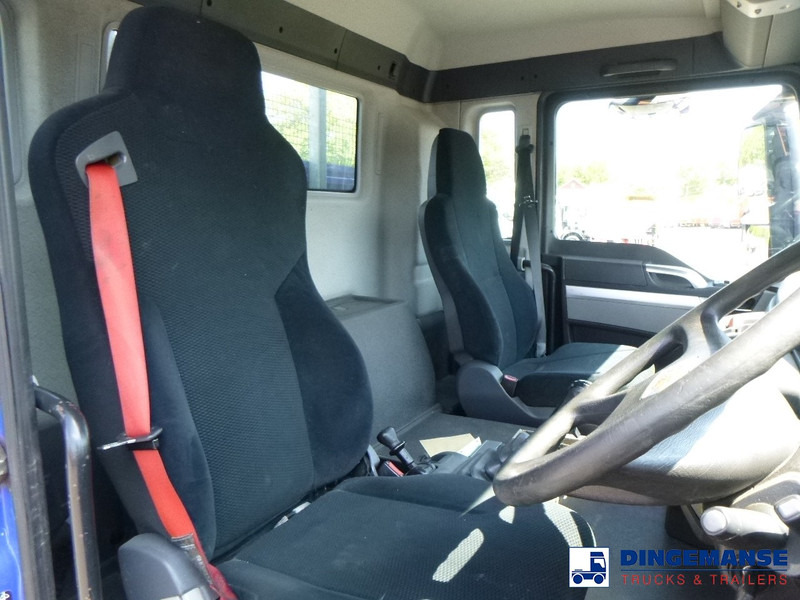 Foto del interior 1: Camión grúa MAN TGS 26.360 6X2 RHD + HMF 1420-K2 + grapple