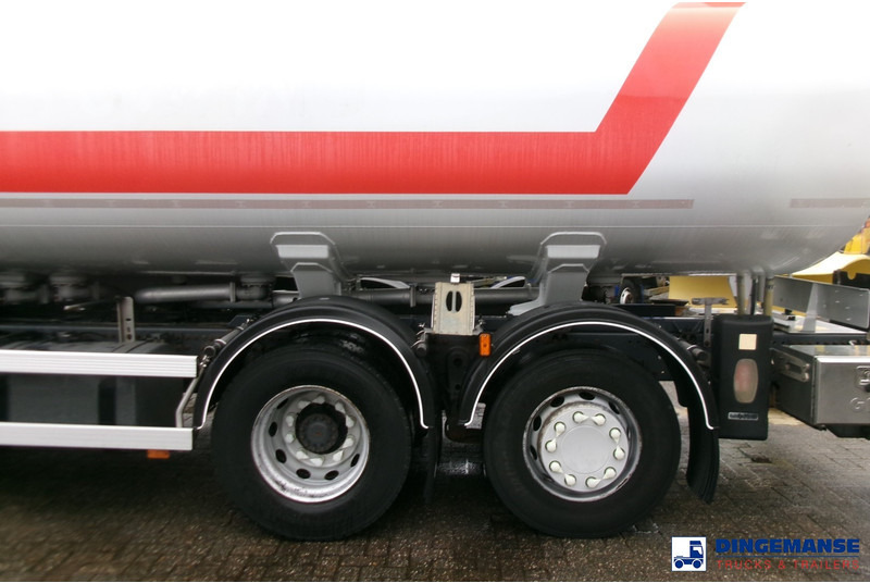 Renault Premium 370 dxi 6x2 fuel tank 18.5 m3 / 5 comp / ADR 31/08/24 - Camión cisterna: foto 5 Renault Premium 370 dxi 6x2 fuel tank 18.5 m3 / 5 comp / ADR 31/08/24 - Camión cisterna: foto 5