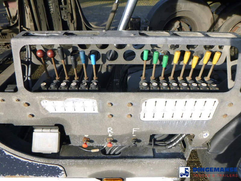 Camión portavehículos Scania P 410 6x2 RHD Rolfo car transporter: foto 18 Camión portavehículos Scania P 410 6x2 RHD Rolfo car transporter: foto 18