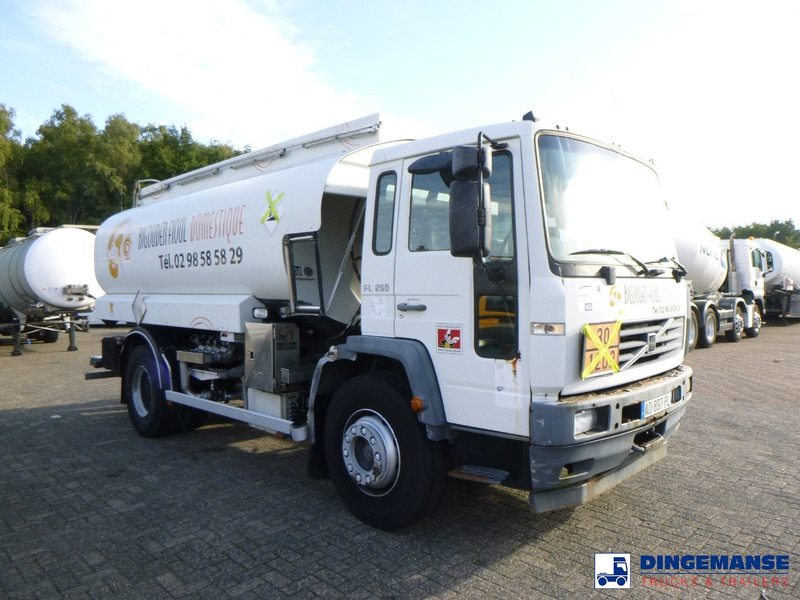 Volvo FL 250 4x2 fuel tank 14.7 m3 / 4 comp - Camión cisterna: foto 2 Volvo FL 250 4x2 fuel tank 14.7 m3 / 4 comp - Camión cisterna: foto 2