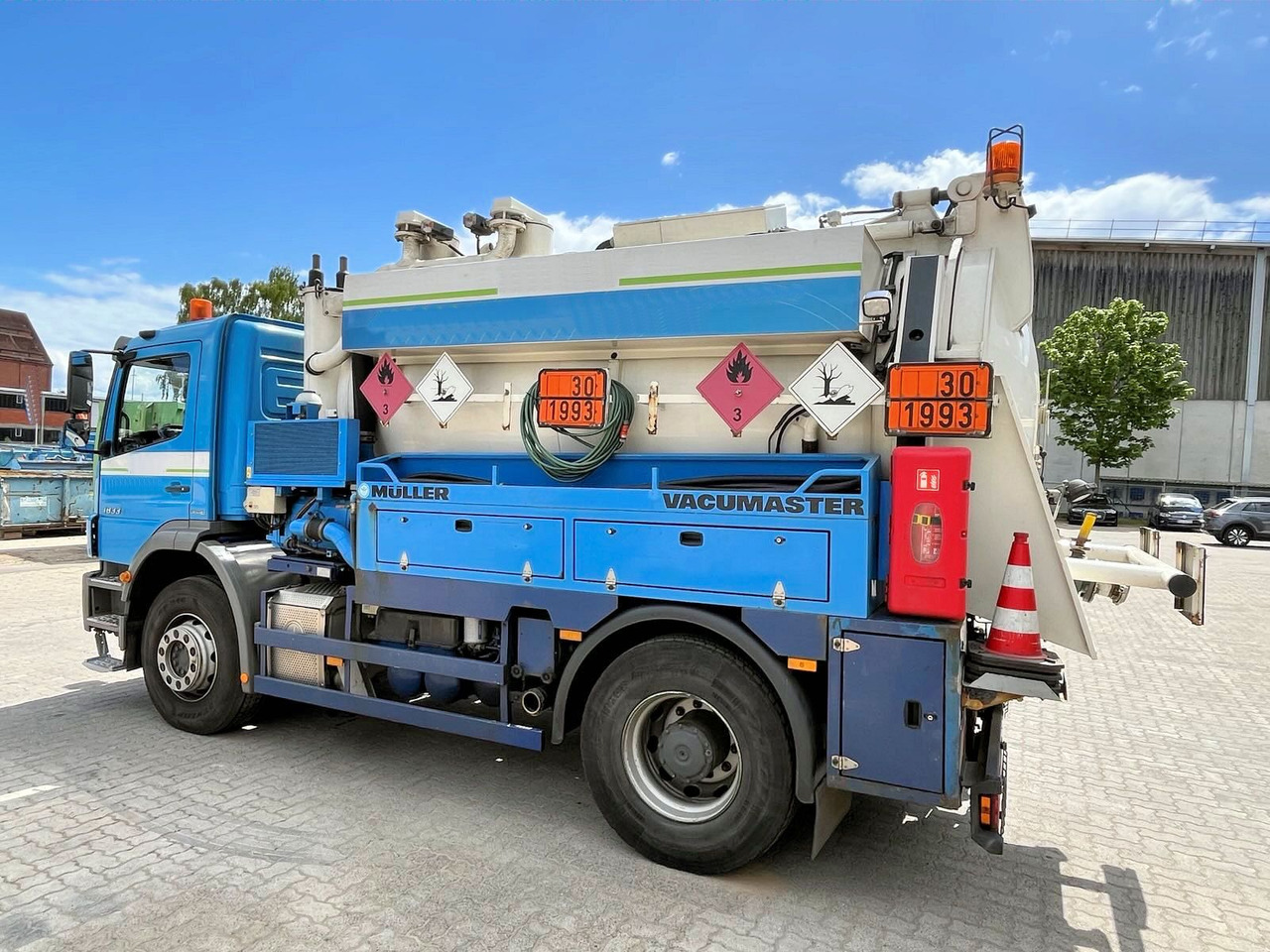 Mercedes-Benz Axor 1833 Müller 9,5m³ Saug u.Druck+HD-Spül +ADR - Limpieza de alcantarillado: foto 2 Mercedes-Benz Axor 1833 Müller 9,5m³ Saug u.Druck+HD-Spül +ADR - Limpieza de alcantarillado: foto 2