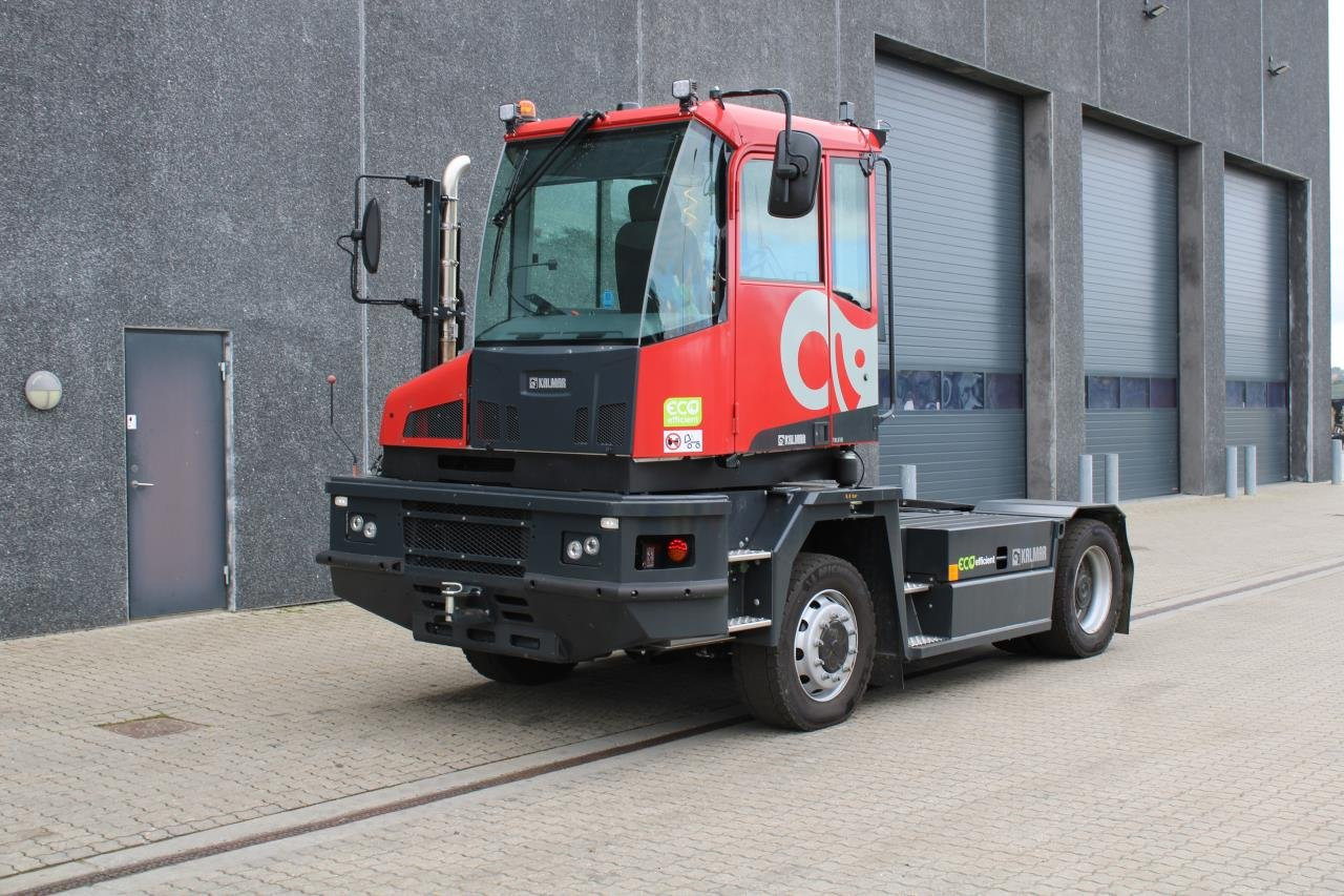 Kalmar TRL618I 4X4 - Tractor industrial: foto 2 Kalmar TRL618I 4X4 - Tractor industrial: foto 2