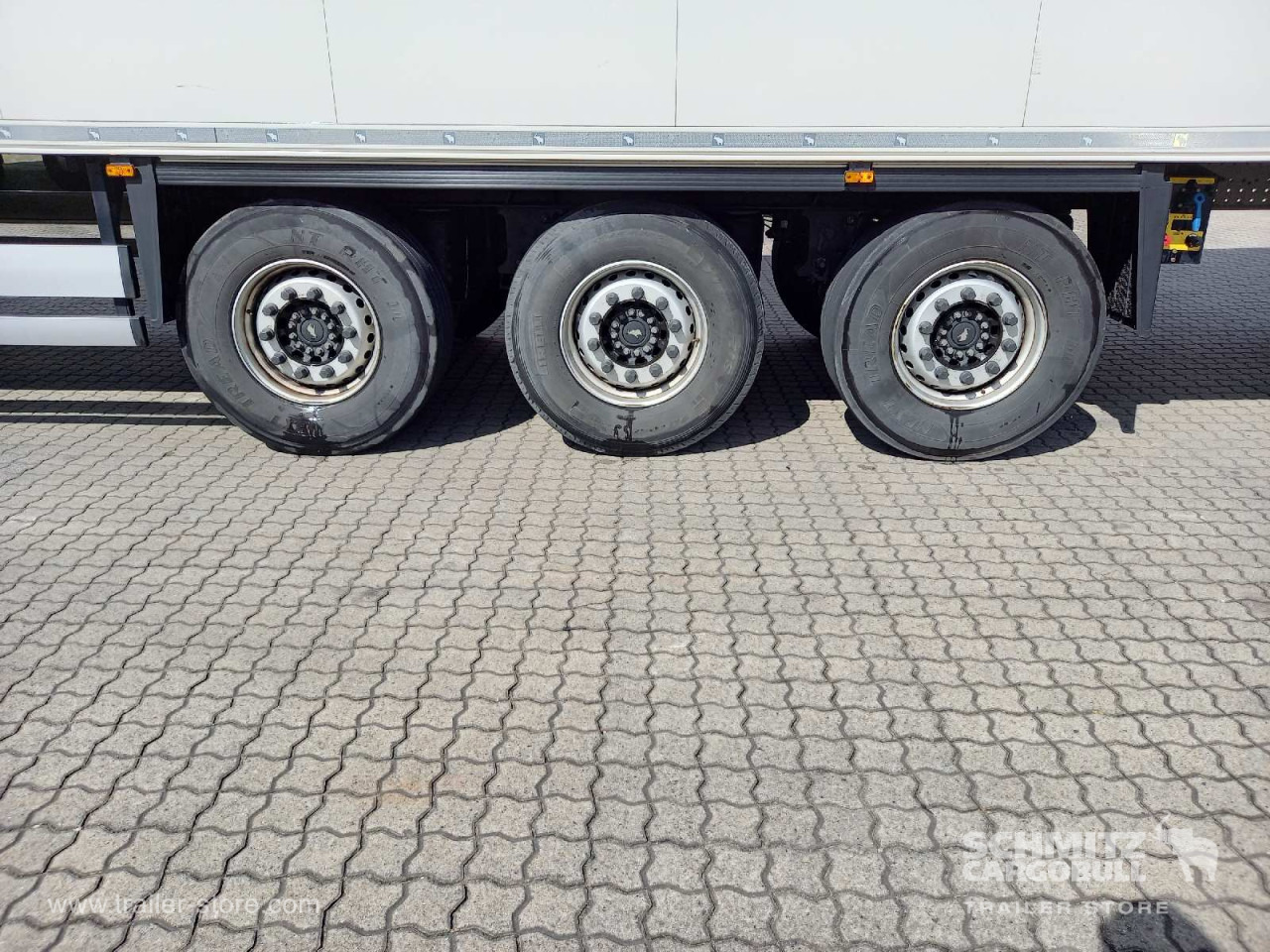 SCHMITZ Auflieger Tiefkühler Standard - Semirremolque isotérmico: foto 2 SCHMITZ Auflieger Tiefkühler Standard - Semirremolque isotérmico: foto 2