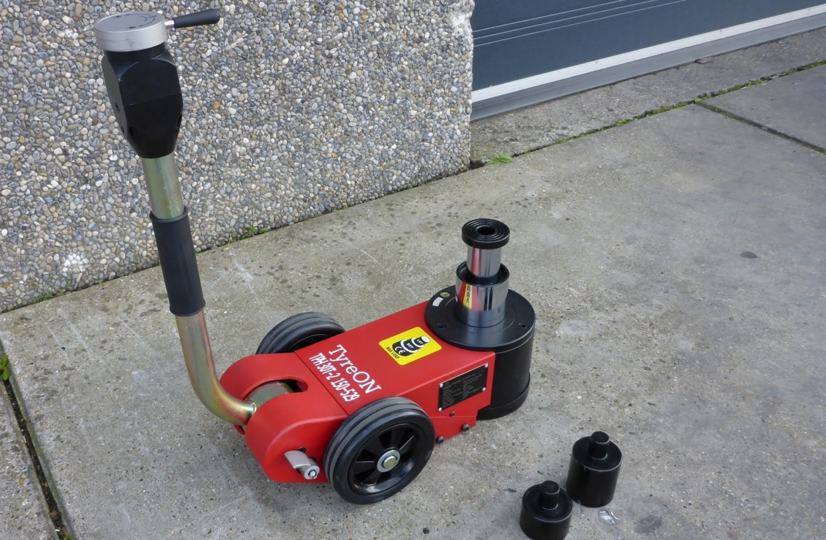 Equipo de taller TPH30T-2M Air hydraulic jack 30 Tons  - Minimum height 15 cm - portable (24 kg): foto 8