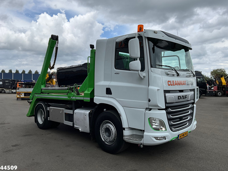 DAF FA CF 450 VDL 14 Ton portaalarmsysteem - Camión portacontenedor de cadenas: foto 2 DAF FA CF 450 VDL 14 Ton portaalarmsysteem - Camión portacontenedor de cadenas: foto 2