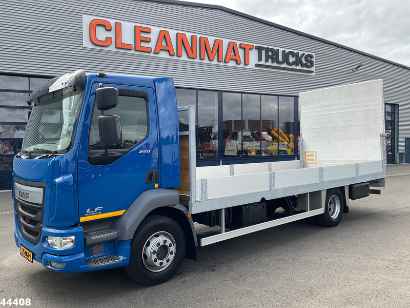 DAF FA LF 250 Euro 6 Autotransporter met laadklep - Camión portavehículos: foto 1 DAF FA LF 250 Euro 6 Autotransporter met laadklep - Camión portavehículos: foto 1
