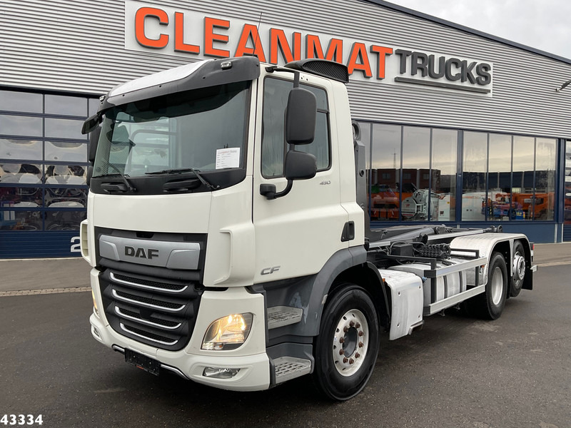 DAF FAN CF 450 Euro 6 ZF Intarder VDL 21 Ton haakarmsysteem - Camión multibasculante: foto 2 DAF FAN CF 450 Euro 6 ZF Intarder VDL 21 Ton haakarmsysteem - Camión multibasculante: foto 2