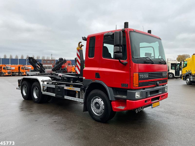 DAF FAT 75.320 6x4 Full steel Hiab 17 Ton haakarmsysteem Just 64.623 Km! - Camión multibasculante: foto 3 DAF FAT 75.320 6x4 Full steel Hiab 17 Ton haakarmsysteem Just 64.623 Km! - Camión multibasculante: foto 3