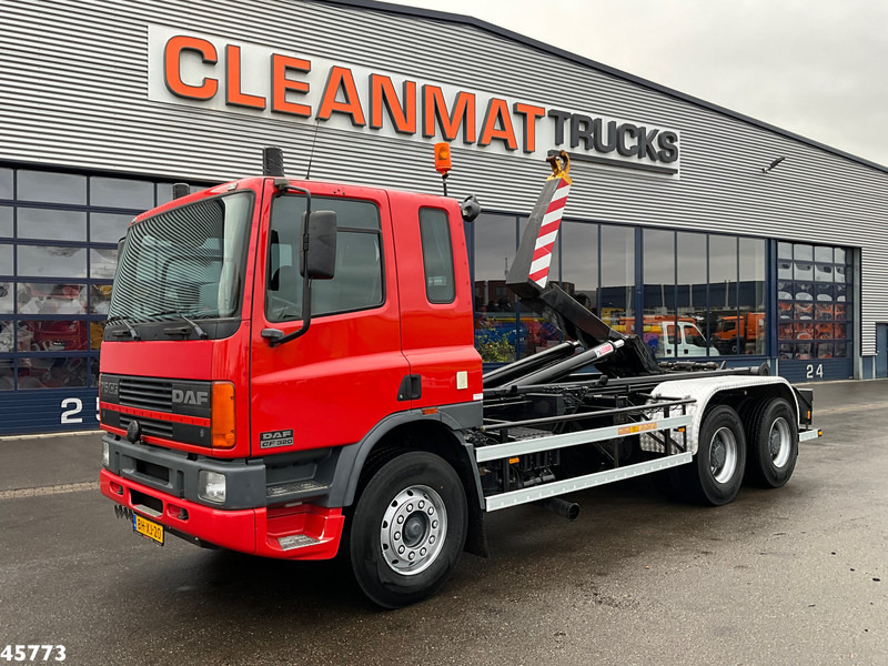 DAF FAT 75.320 6x4 Full steel Hiab 17 Ton haakarmsysteem Just 64.623 Km! - Camión multibasculante: foto 1 DAF FAT 75.320 6x4 Full steel Hiab 17 Ton haakarmsysteem Just 64.623 Km! - Camión multibasculante: foto 1