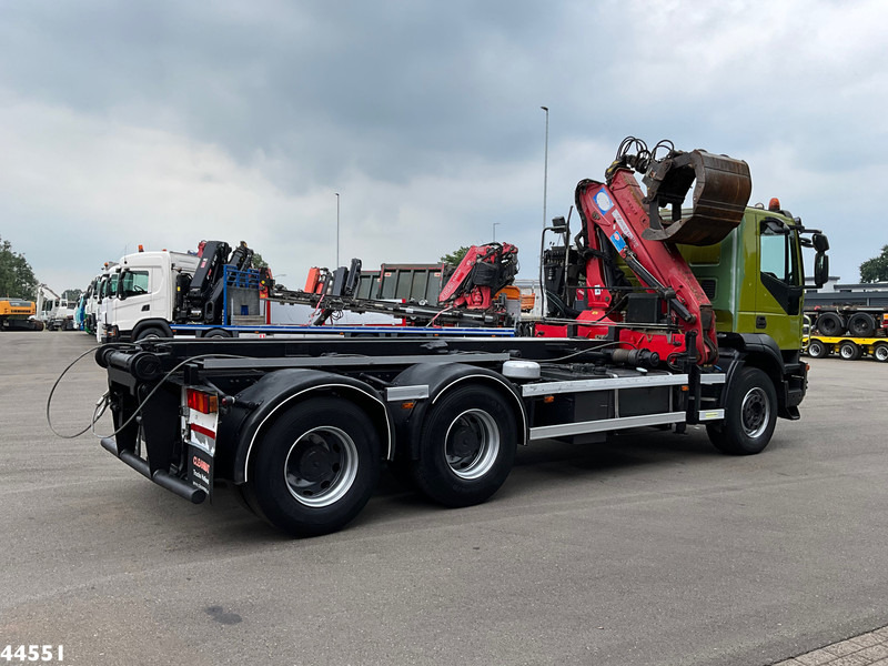 Iveco AD260T41 6x4 HMF 16 Tonmeter Z-kraan - Camión con equipo de cable, Camión grúa: foto 5 Iveco AD260T41 6x4 HMF 16 Tonmeter Z-kraan - Camión con equipo de cable, Camión grúa: foto 5