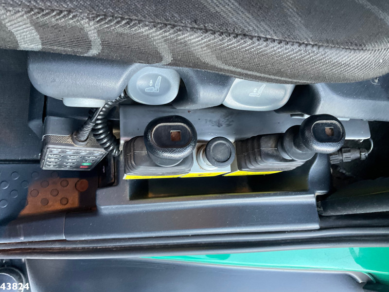 Camión volquete Iveco Trakker AT340T50 8x4 Euro 6 Kipper 16m³: foto 19 Camión volquete Iveco Trakker AT340T50 8x4 Euro 6 Kipper 16m³: foto 19