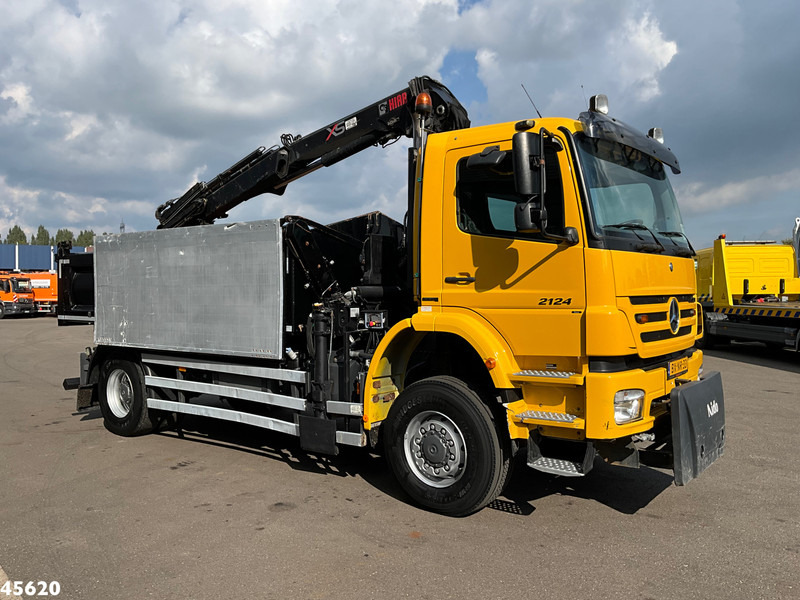 Mercedes-Benz Axor 2124 AK 4x4 Hiab 12 Tonmeter laadkraan Just 208.719 km! - Camión volquete, Camión grúa: foto 4 Mercedes-Benz Axor 2124 AK 4x4 Hiab 12 Tonmeter laadkraan Just 208.719 km! - Camión volquete, Camión grúa: foto 4