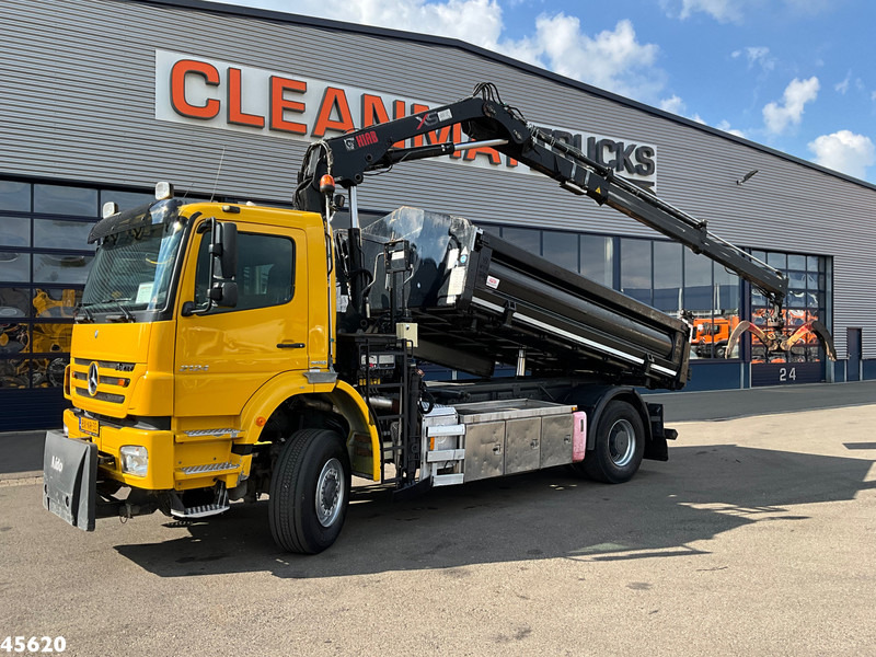 Mercedes-Benz Axor 2124 AK 4x4 Hiab 12 Tonmeter laadkraan Just 208.719 km! - Camión volquete, Camión grúa: foto 1 Mercedes-Benz Axor 2124 AK 4x4 Hiab 12 Tonmeter laadkraan Just 208.719 km! - Camión volquete, Camión grúa: foto 1