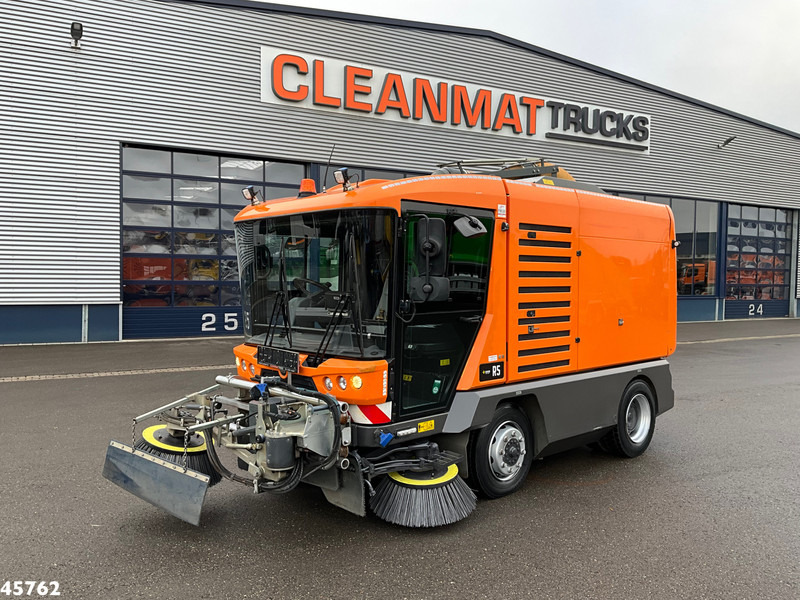 Ravo 580 Euro 6 with 3-rd brush - Barredora vial: foto 2 Ravo 580 Euro 6 with 3-rd brush - Barredora vial: foto 2