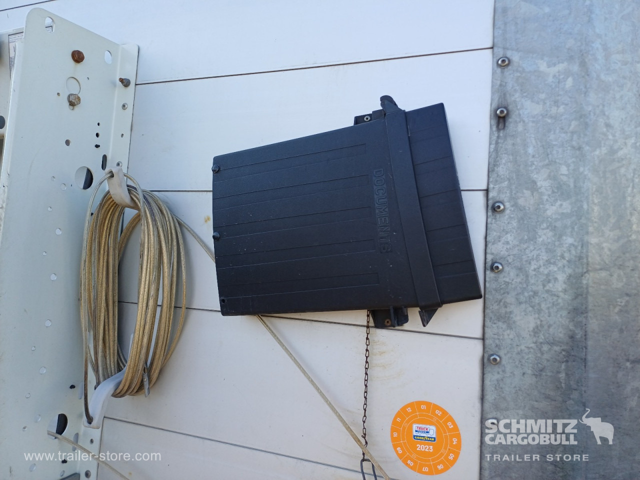 SCHMITZ Auflieger Curtainsider Standard Forklift holder - Semirremolque lona: foto 3 SCHMITZ Auflieger Curtainsider Standard Forklift holder - Semirremolque lona: foto 3
