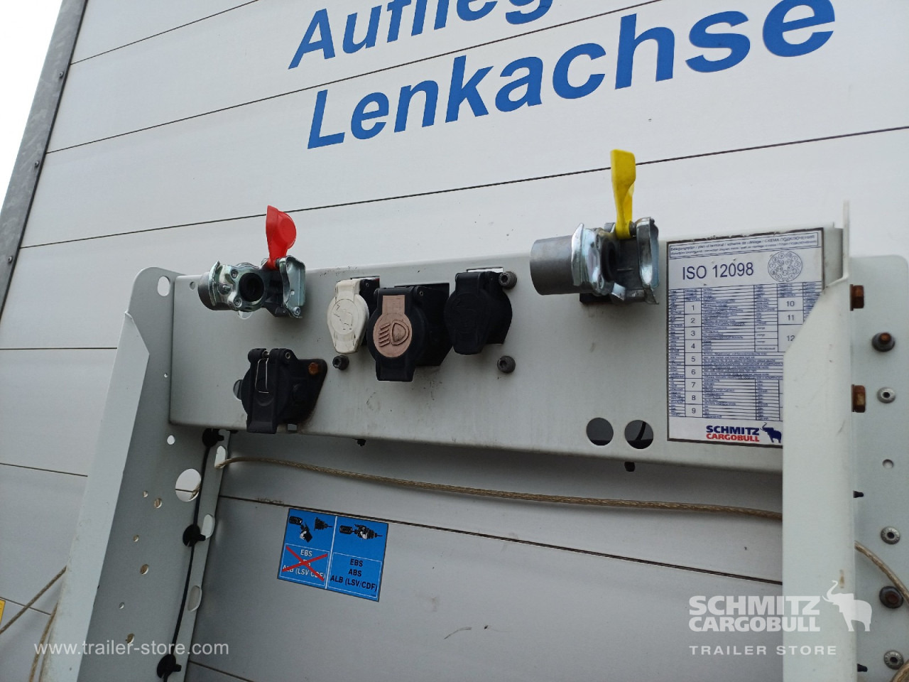 SCHMITZ Auflieger Curtainsider Standard Forklift holder - Semirremolque lona: foto 2 SCHMITZ Auflieger Curtainsider Standard Forklift holder - Semirremolque lona: foto 2