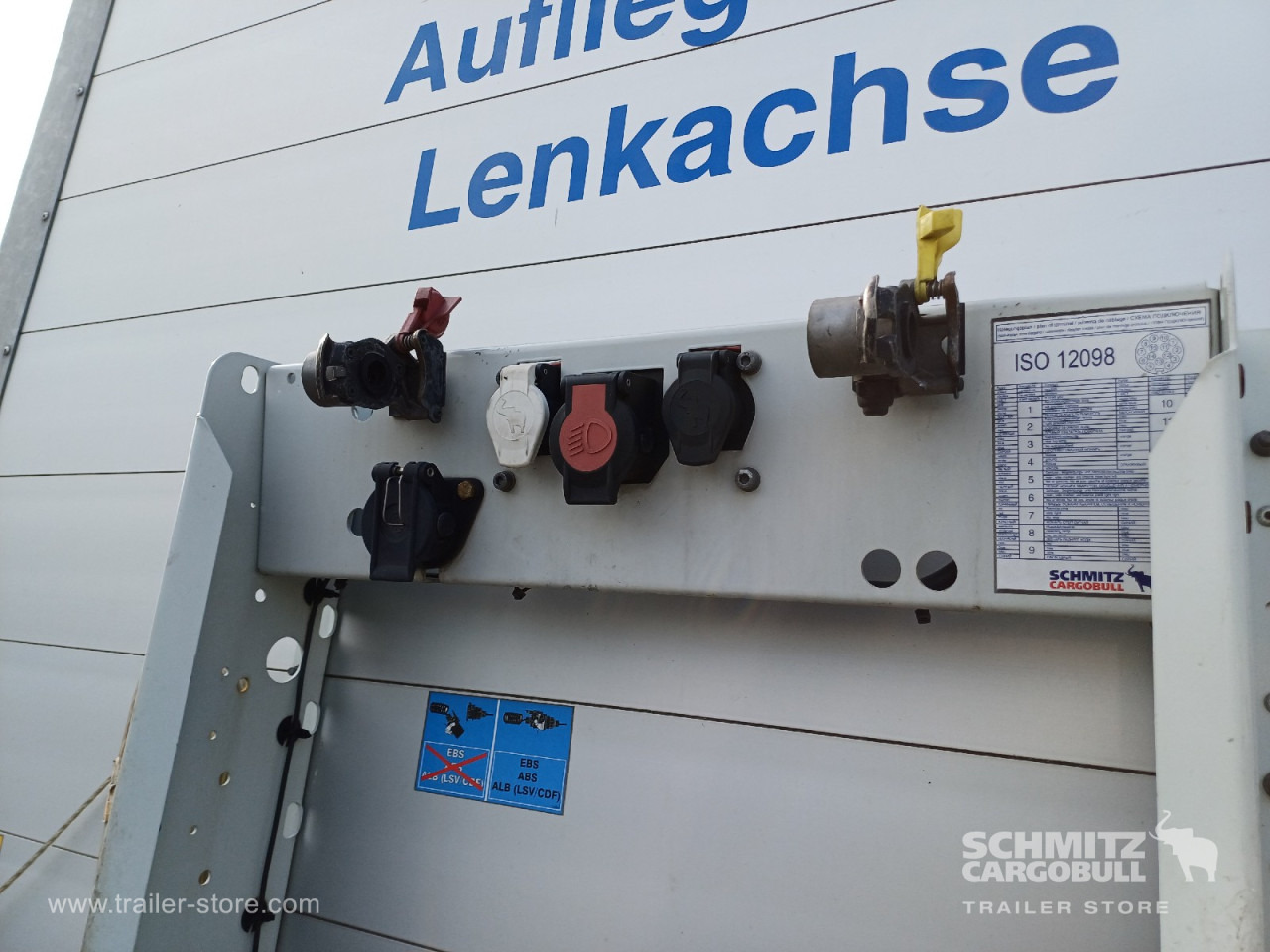SCHMITZ Auflieger Curtainsider Standard Forklift holder - Semirremolque lona: foto 2 SCHMITZ Auflieger Curtainsider Standard Forklift holder - Semirremolque lona: foto 2