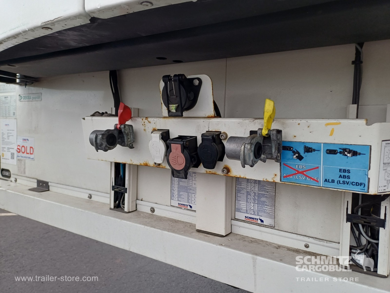 SCHMITZ Auflieger Tiefkühler Standard Double deck - Semirremolque isotérmico: foto 2 SCHMITZ Auflieger Tiefkühler Standard Double deck - Semirremolque isotérmico: foto 2