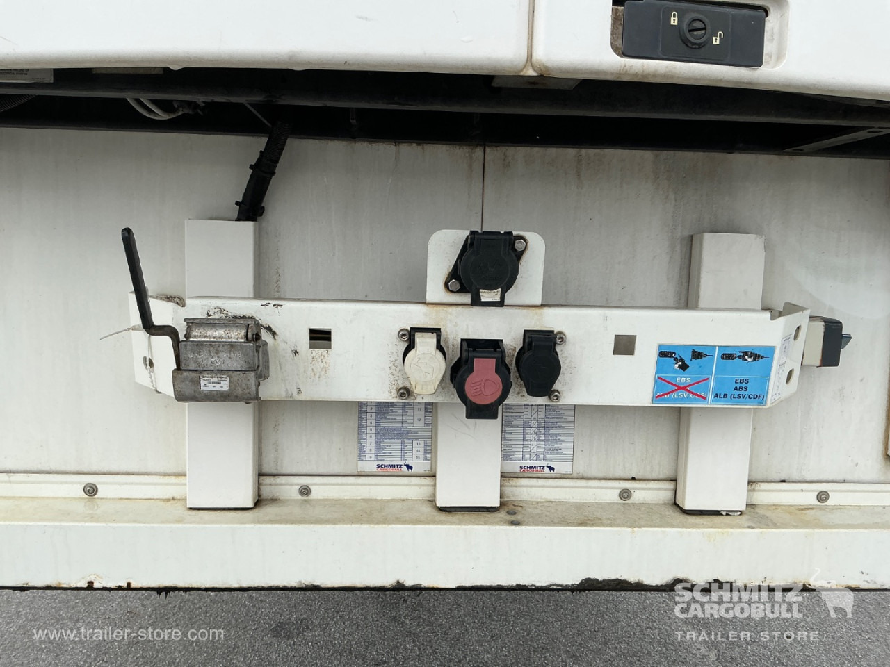 SCHMITZ Reefer Multitemp Double deck - Semirremolque isotérmico: foto 4 SCHMITZ Reefer Multitemp Double deck - Semirremolque isotérmico: foto 4