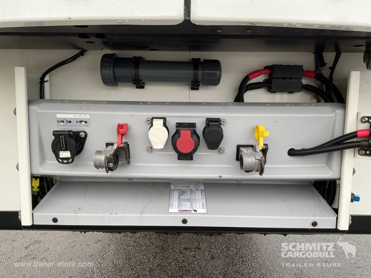 SCHMITZ Reefer Standard Taillift - Semirremolque isotérmico: foto 4 SCHMITZ Reefer Standard Taillift - Semirremolque isotérmico: foto 4