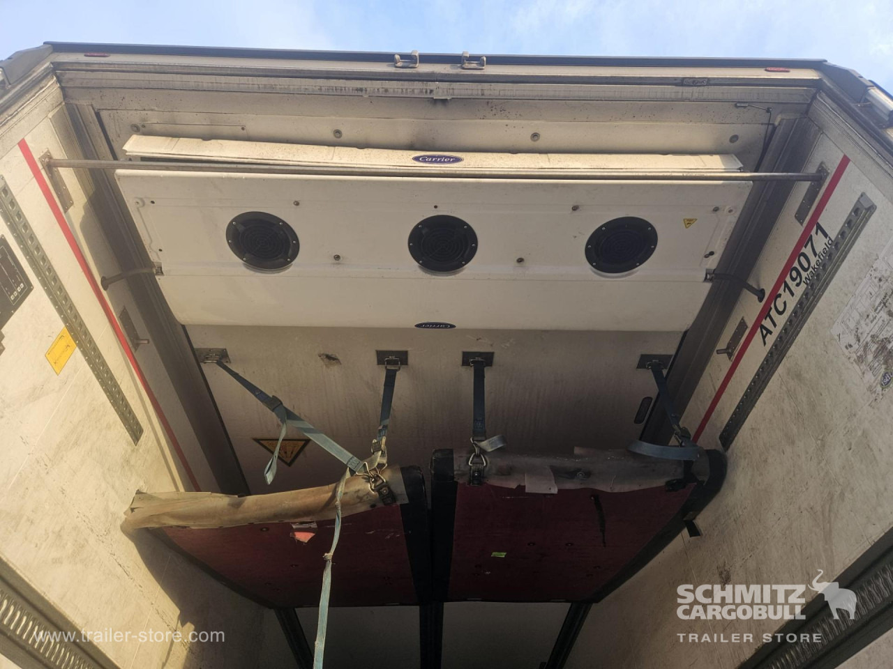 SCHMITZ Reefer Multitemp Taillift - Semirremolque isotérmico: foto 3 SCHMITZ Reefer Multitemp Taillift - Semirremolque isotérmico: foto 3
