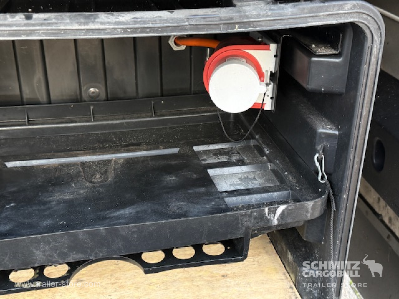 Semirremolque isotérmico SCHMITZ Oplegger Vries Multitemp Double deck: foto 7 Semirremolque isotérmico SCHMITZ Oplegger Vries Multitemp Double deck: foto 7