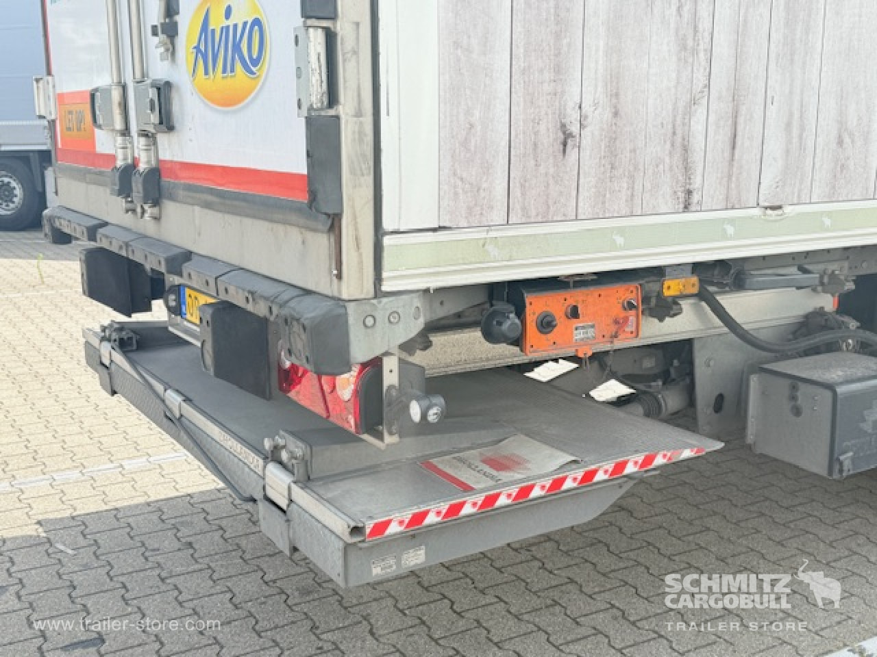 SCHMITZ Oplegger Vries Multitemp Taillift - Semirremolque isotérmico: foto 2 SCHMITZ Oplegger Vries Multitemp Taillift - Semirremolque isotérmico: foto 2